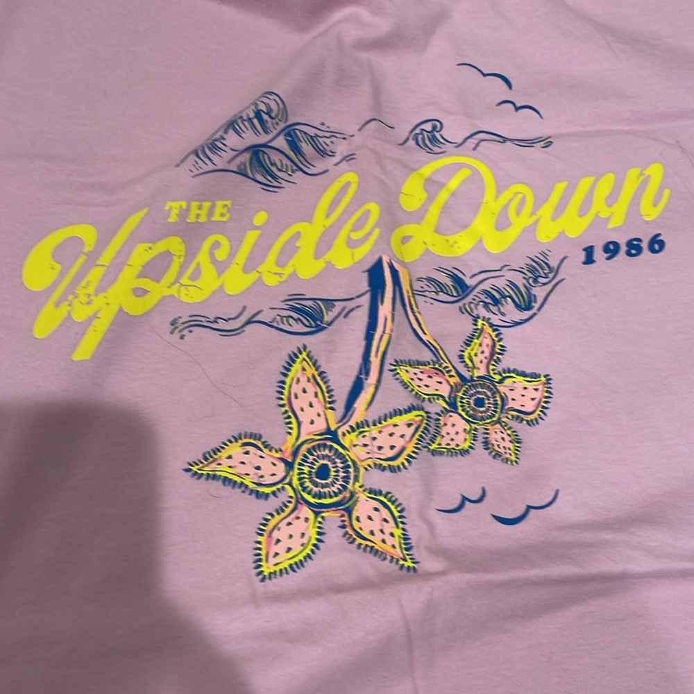 Stranger Things Netflix Tee Tshirt Top NWT Size M The Upside Down